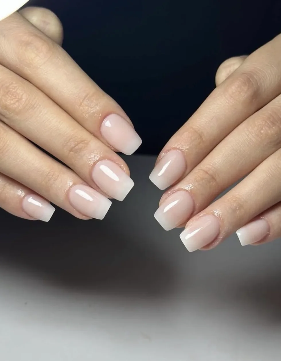 Pose gel permanente carrée, dégradé babyboomer du rose au blanc